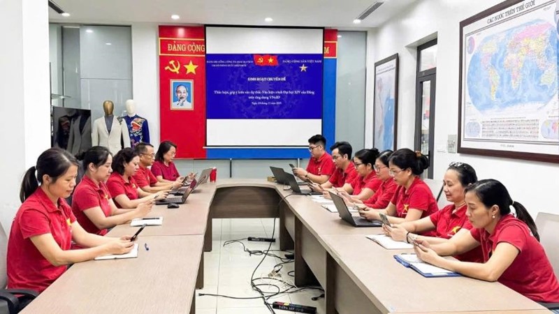 Gần 4.000 đảng viên  phường Phúc Lợi  tích cực đóng góp ý kiến vào Dự thảo các văn kiện trình Đại hội XIV của Đảng