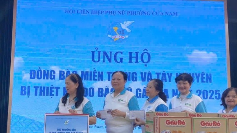 Hội LHPN phường Cửa Nam phát động ủng hộ đồng bào miền Trung - Tây Nguyên sau mưa lũ