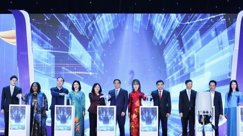 Thủ tướng Chính phủ Phạm Minh Chính bấm nút triển khai Đề án “Hỗ trợ phụ nữ khởi nghiệp giai đoạn 2026 - 2035“