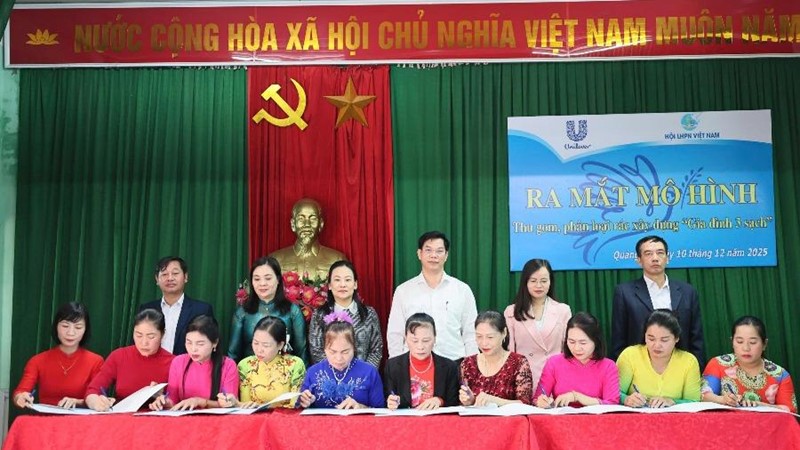 Ra mắt mô hình “Thu gom, phân loại rác xây dựng gia đình 3 sạch” tại xã Quảng Bị