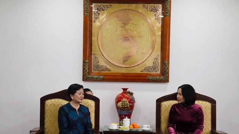 Đại sứ Campuchia tại Việt Nam đến chào xã giao Hội LHPN Hà Nội nhân kết thúc nhiệm kỳ công tác