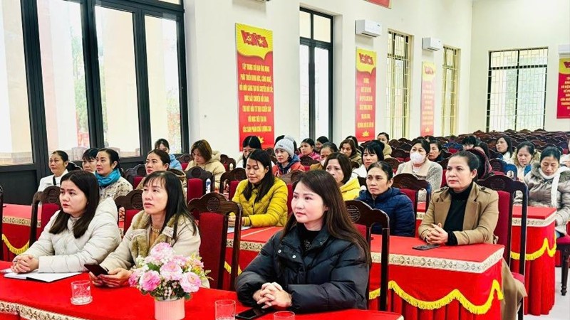 Hội LHPN xã Bất Bạt tuyên truyền công tác bầu cử Quốc hội khóa XVI và Hội đồng nhân dân các cấp 