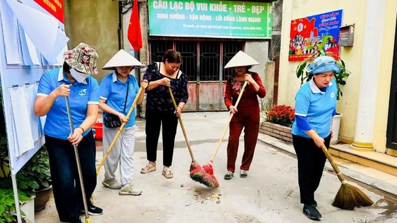 Phụ nữ xã Phù Đổng ra quân vệ sinh môi trường đón Tết Nguyên đán Bính Ngọ 2026