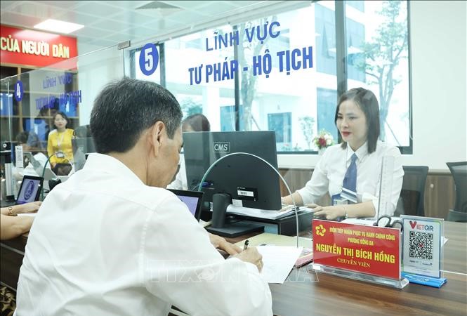 Hà Nội lấy người dân và doanh nghiệp làm trung tâm phục vụ