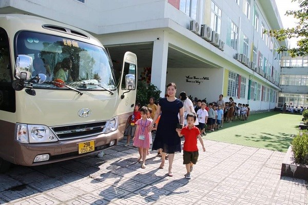 Hà Nội tăng cường kiểm tra xe ô tô đưa đón học sinh 