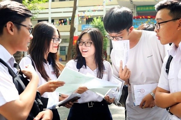 Tái diễn tình trạng “trăm hoa đua nở”?