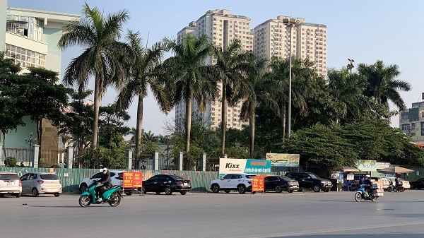 Bãi giữ xe ô tô không phép ngang nhiên tồn tại