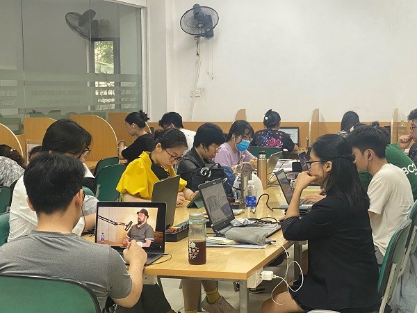 “Thắp lửa” văn hoá đọc thời 4.0: Nỗi lo và hy vọng