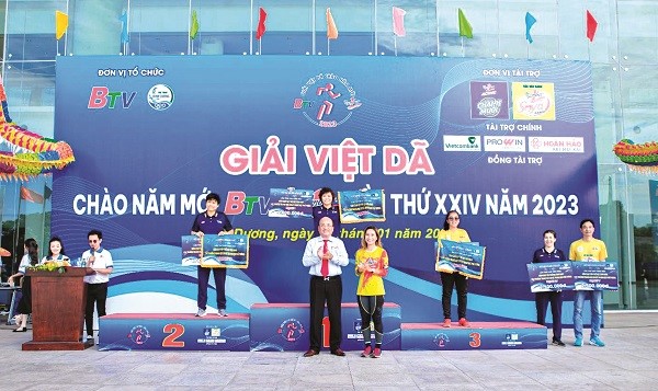 Đón năm mới theo cách của vận động viên tại giải Việt dã chào BTV - Number 1 năm 2023