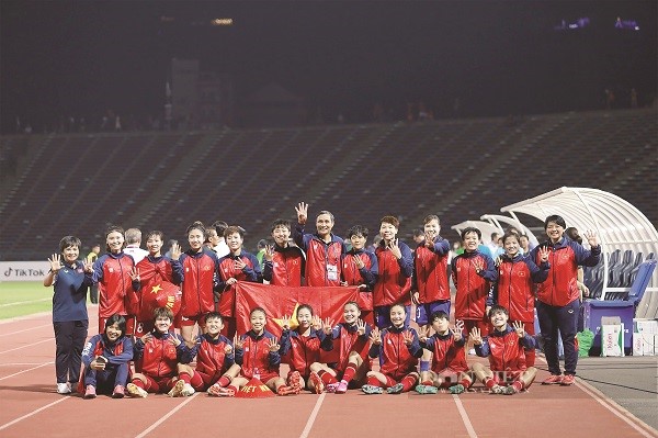 Bóng đá nữ Việt Nam: Vượt khó để vươn ra biển lớn