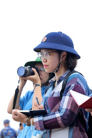 Chuyện nghề của nhà báo nữ