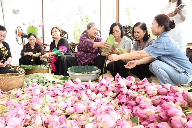Để sen Hà Nội góp phần phát triển công nghiệp văn hóa