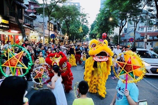 Mùa Trung thu hướng về nguồn cội