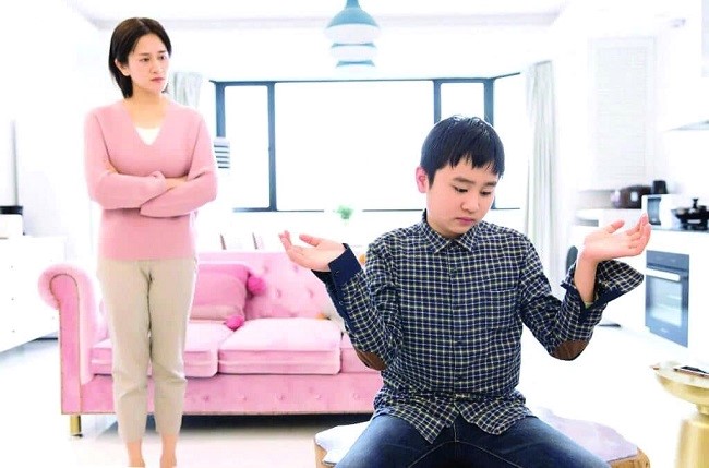 Tại sao con càng lớn càng bướng
