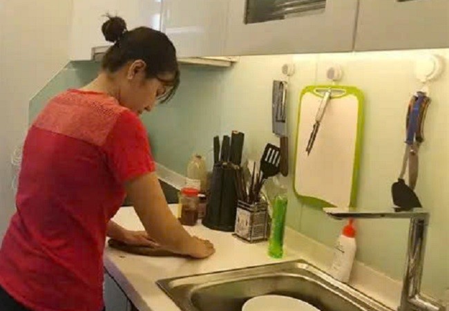 Nhà vắng người giúp việc