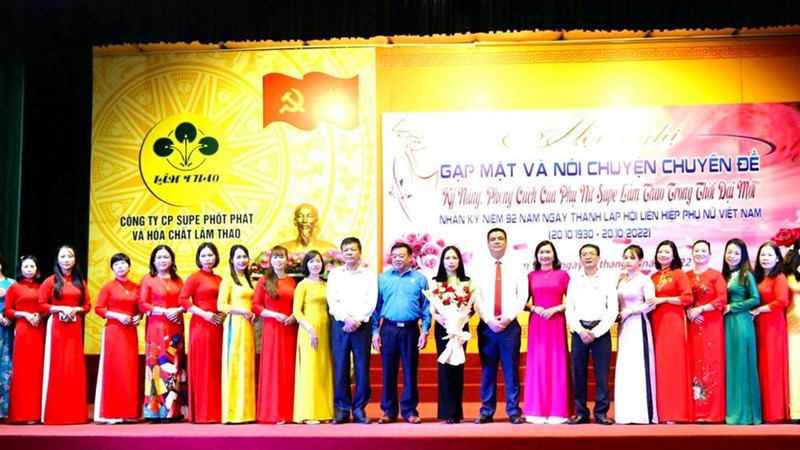 400 đại biểu dự nói chuyện chuyên đề “Kỹ năng, phong cách của phụ nữ Supe Lâm Thao”  