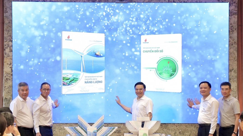 Petrovietnam ra mắt 2 ấn phẩm về chuyển đổi số và chuyển dịch năng lượng