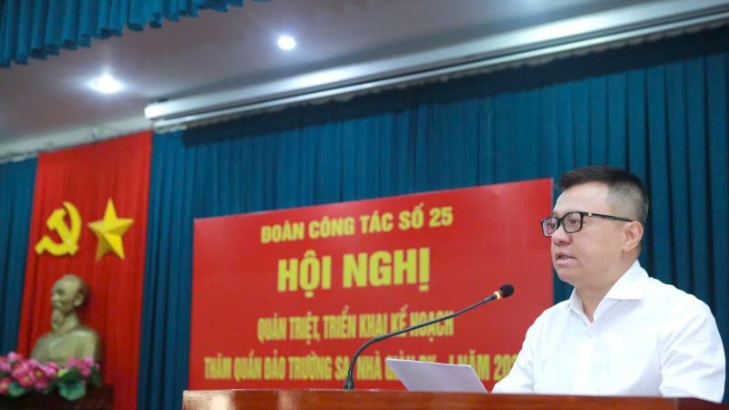 100 lãnh đạo, phóng viên cơ quan báo chí thăm quân và dân huyện đảo Trường Sa và nhà giàn DK1 