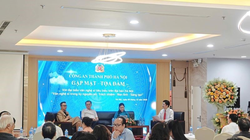 Công an TP. Hà Nội đối thoại văn nghệ sĩ tiêu biểu để cùng bảo vệ An ninh văn hoá trên không gian mạng