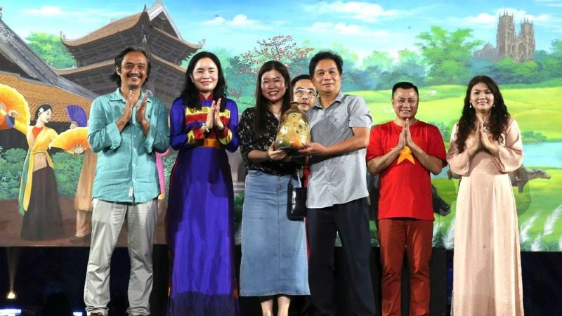 Bộ Văn hoá, Thể thao và Du lịch: Quyên góp gần 4,3 tỷ đồng ủng hộ đồng bào bị thiệt hại do bão, lũ