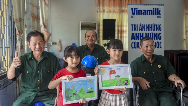 Vinamilk "Viết tiếp câu chuyện hòa bình" bằng tranh và hành động