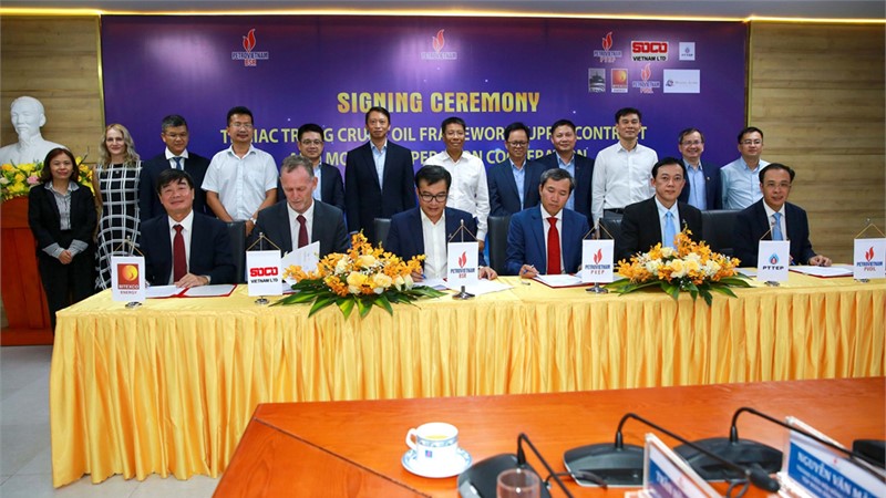 BSR ký hợp đồng Khung và Thỏa thuận cung cấp dầu thô Tê Giác Trắng cho NMLD Dung Quất giai đoạn 2024 - 2026