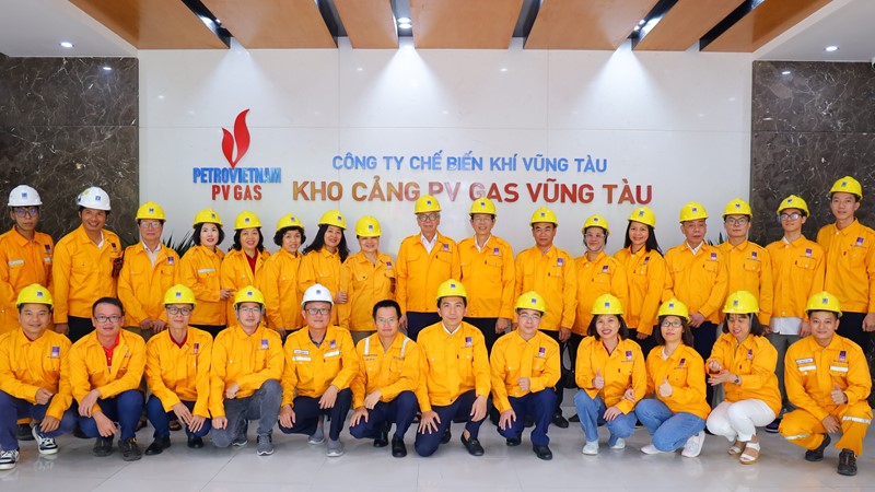 Tổng Giám đốc PV GAS trình bày tham luận tại Hội nghị xúc tác và hấp phụ toàn quốc lần thứ XII