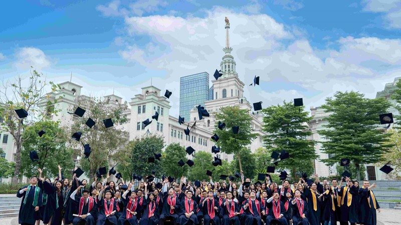 TRƯỜNG ĐẠI HỌC VINUNI CÔNG NHẬN TỐT NGHIỆP NIÊN KHÓA ĐẦU TIÊN 