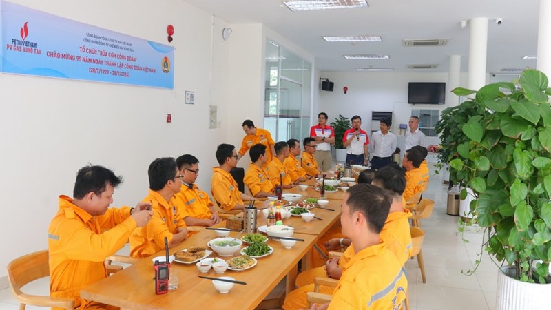 PV GAS COATING và PV GAS Vũng Tàu tổ chức “Bữa cơm Công đoàn” - Ấm lòng người lao động PV GAS