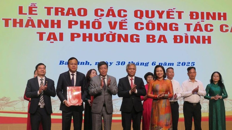 Hà Nội trao các quyết định cán bộ ở 3 phường: Ba Đình, Ngọc Hà và Giảng Võ