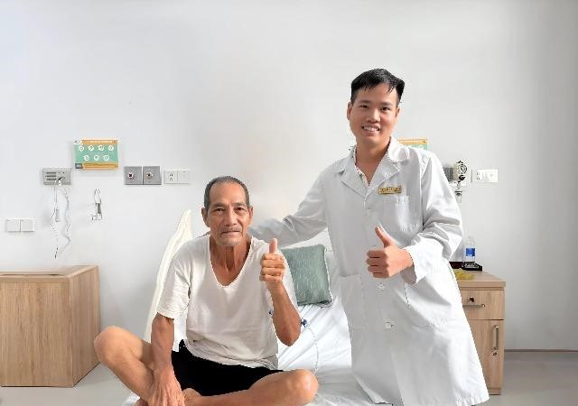 Cứu sống cụ ông 77 tuổi đột quỵ do nhồi máu não, liệt nửa người tại Phú Quốc