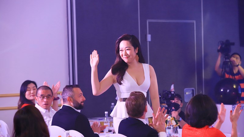 Hoa hậu Ngô Phương Lan khoe nhan sắc mặn mà tại sự kiện 