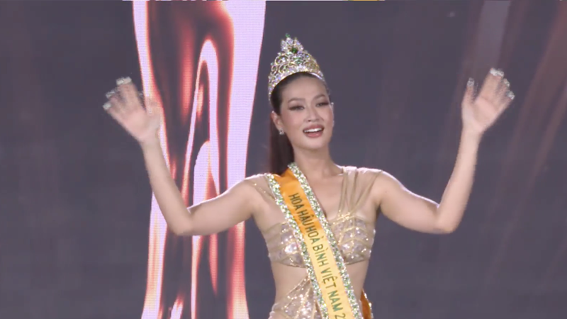 Đoàn Thiên Ân đăng quang Hoa hậu hòa bình Việt Nam 2022