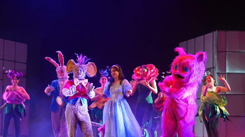 “Alice in woderland“: Một thế giới diệu kỳ của Alice ở Nhà hát lớn