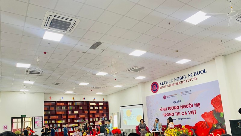 Tọa đàm “Hình tượng người mẹ trong thi ca Việt” và bài học ý nghĩa cho học sinh 