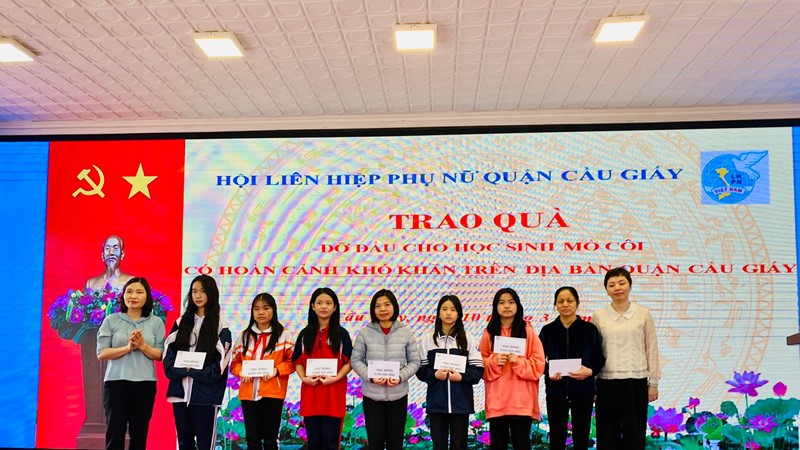 Hội LHPN quận Cầu Giấy giao lưu văn học nghệ thuật về vẻ đẹp phụ nữ Việt
