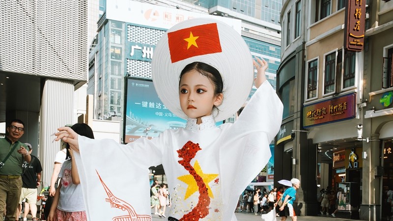Á hậu nhí 2023 Nhật Ánh diện áo dài bản đồ Việt Nam  