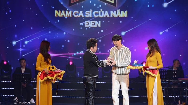 Rapprer Đen và Hoà Minzy được bình chọn là gương mặt nam ca sĩ, nữ ca sĩ của năm 