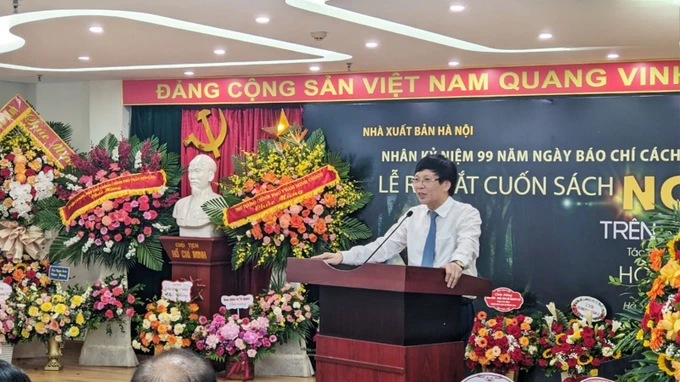 “Người trên đường đời”- cuốn sách viết bằng đam mê và nhiệt huyết với nghề làm báo 