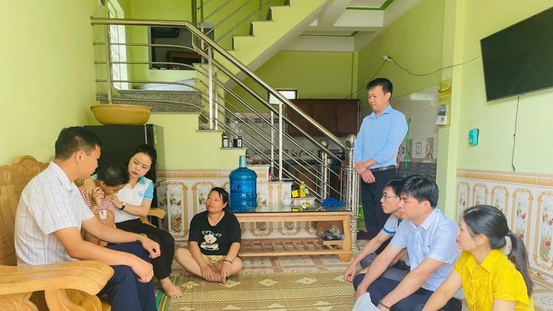 Hội LHPN Mê Linh trao nhiều phần quà giá trị cho trẻ mồ côi, khuyết tật