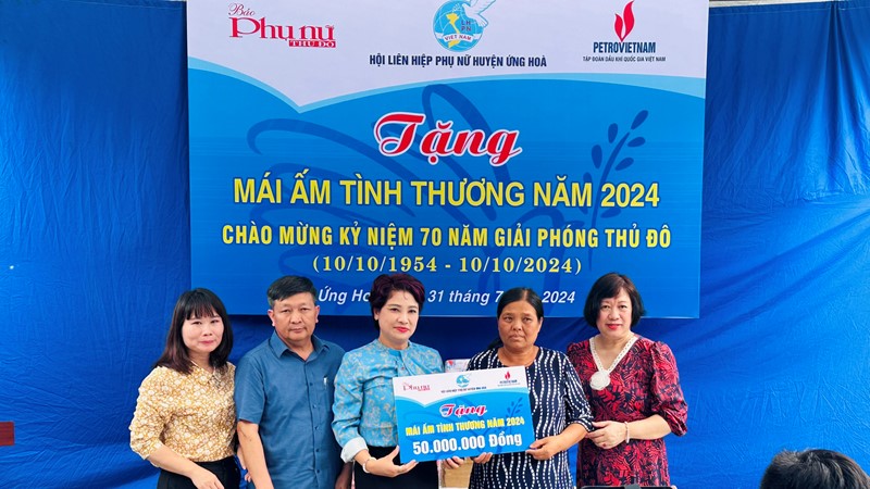 Báo Phụ nữ Thủ đô trao 2 nhà Mái ấm cho gia đình phụ nữ khó khăn huyện Ứng Hòa