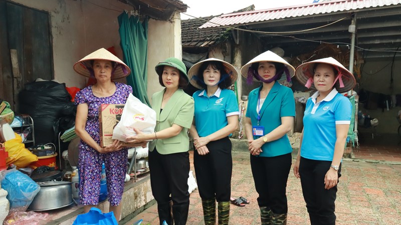 Kịp thời hỗ trợ người dân bị úng, ngập, thiệt hại do bão số 2 ở Chương Mỹ