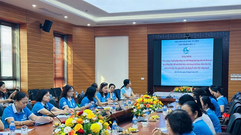 “Cô ơi cho cháu vào Hội với!” 