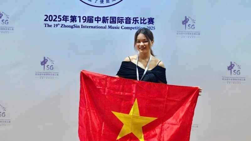 Cựu học sinh chuyên Sử trường Ams giành giải Nhất Cuộc thi Âm nhạc Quốc tế ZhongSin