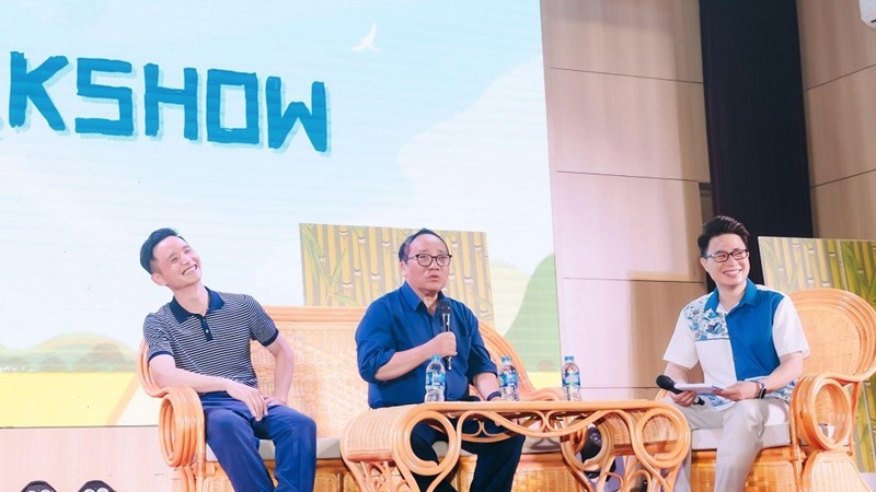 Khi “Hạt gạo làng ta” hóa vũ kịch: Nhà thơ Trần Đăng Khoa “xin… lạy” sinh viên Nhân văn