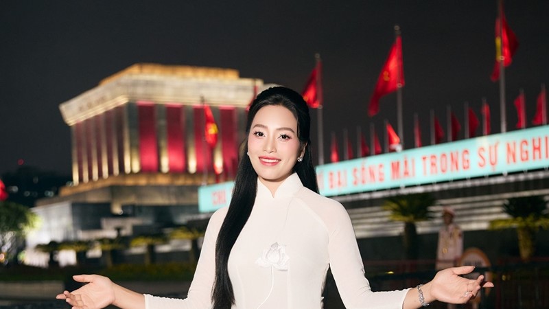 Huyền Trang và “nốt lặng” khiến khán giả rưng rưng, dâng trào cảm xúc khi hát về Bác Hồ