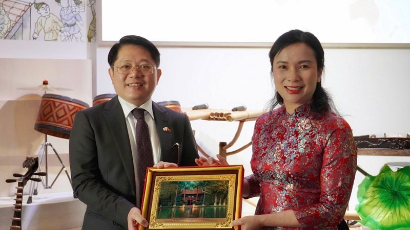 Lần đầu tiên tổ chức triển lãm về Bác Hồ tại một kỳ Triển lãm thế giới 