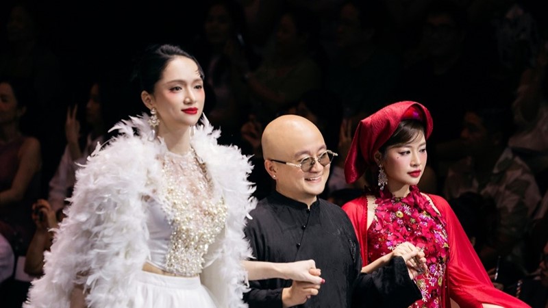 Sao mai Nguyễn Thu Hằng tái xuất ấn tượng, đẹp mị hoặc trong show thời trang của Cao Minh Tiến 