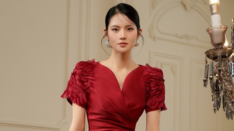 Xao xuyến với những thiết kế dạ hội đậm chất điện ảnh, tôn vinh khí chất nữ quyền
