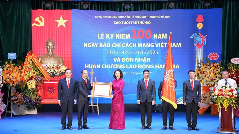 Báo Tuổi trẻ Thủ đô đón nhận Huân chương Lao động hạng Ba, khẳng định vai trò “ngọn đuốc” soi đường cho tuổi trẻ Thủ đô